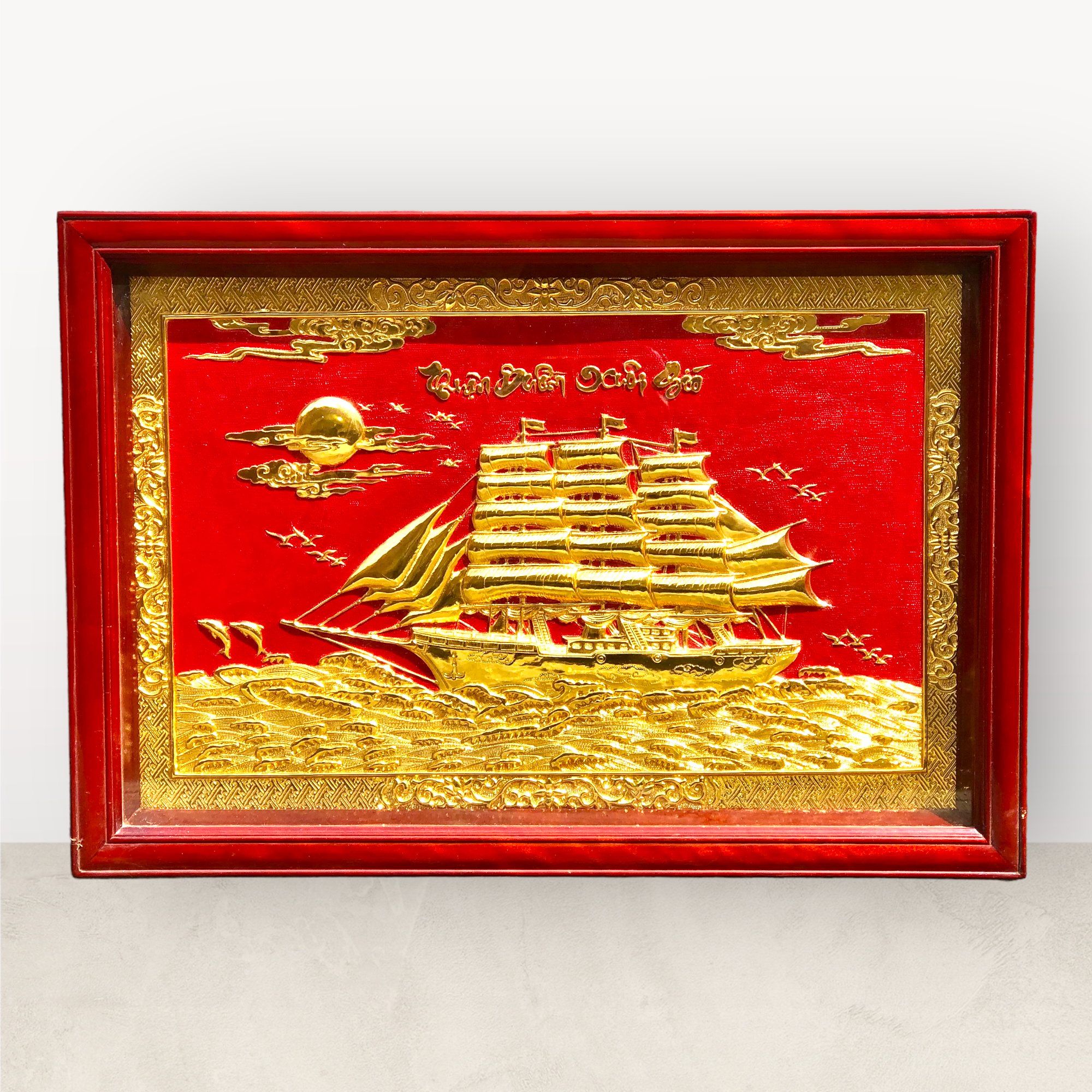 tranh qua tang thuan buom xuoi gio dong vang dat vang kich thuoc 48x68cm xuong tranh dong