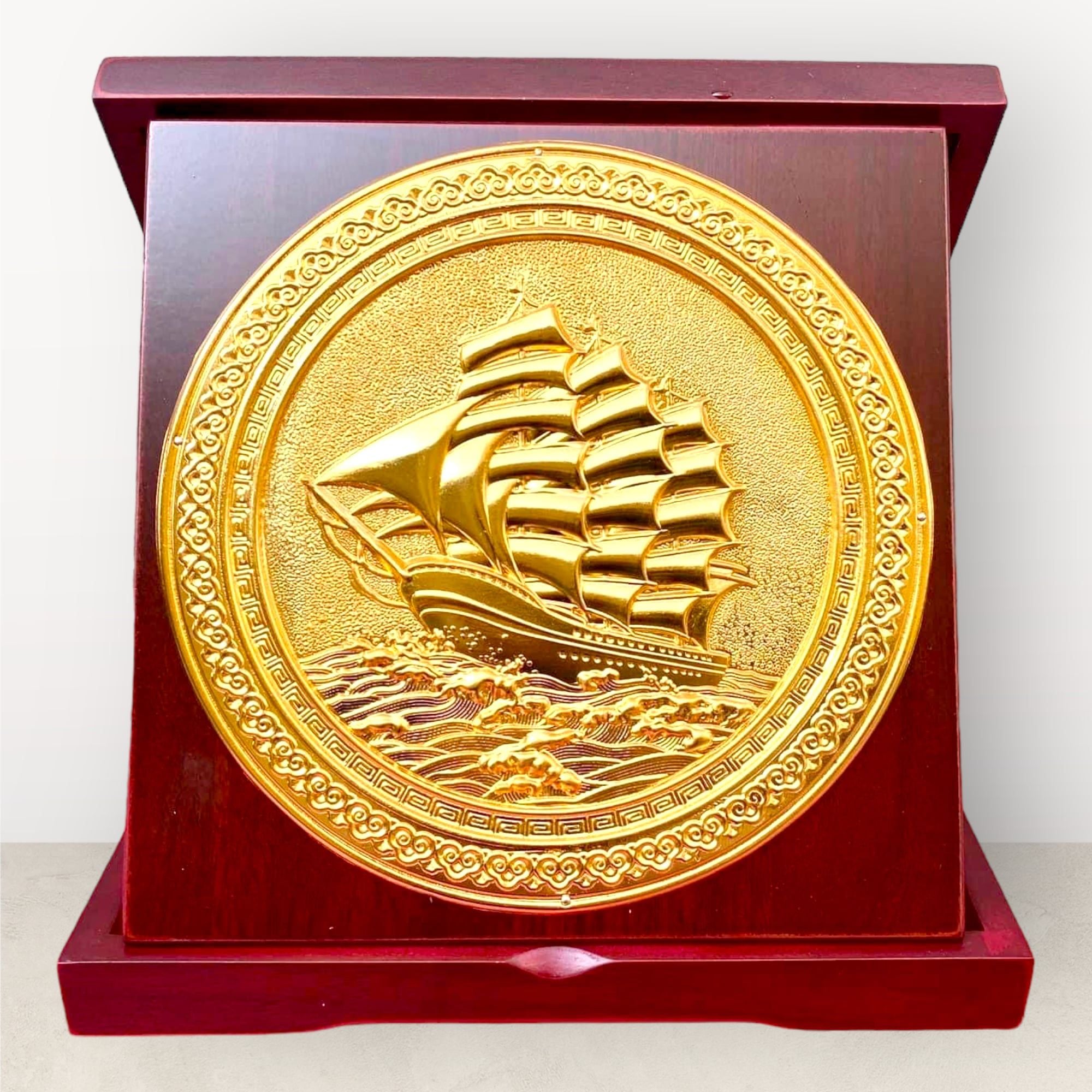 tranh qua tang thuan buom xuoi gio de ban dong vang dat vang kich thuoc 23cm xuong tranh dong