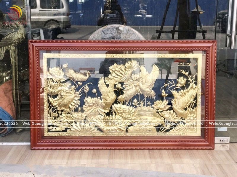 tranh sen hac bang dong vang kich thuoc 88x147cm
