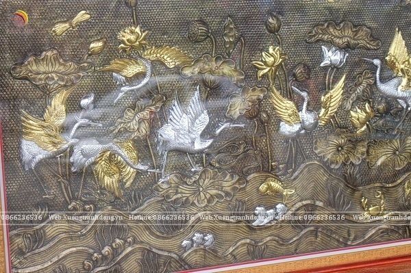 tranh sen hac bang dong vang kich thuoc 1m7x90cm dat tam khi