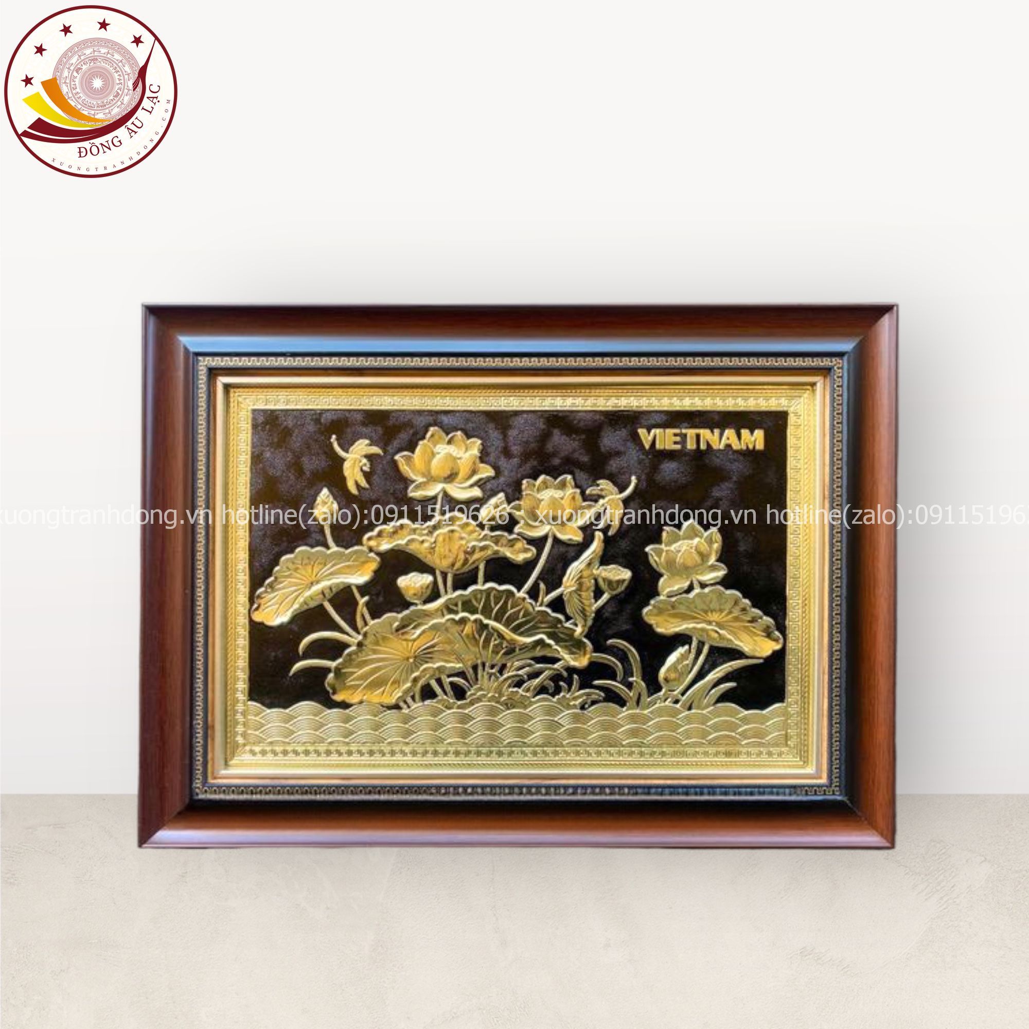 tranh qua tang hoa sen dong vang kich thuoc 38x54cm mau 2 xuong tranh dong