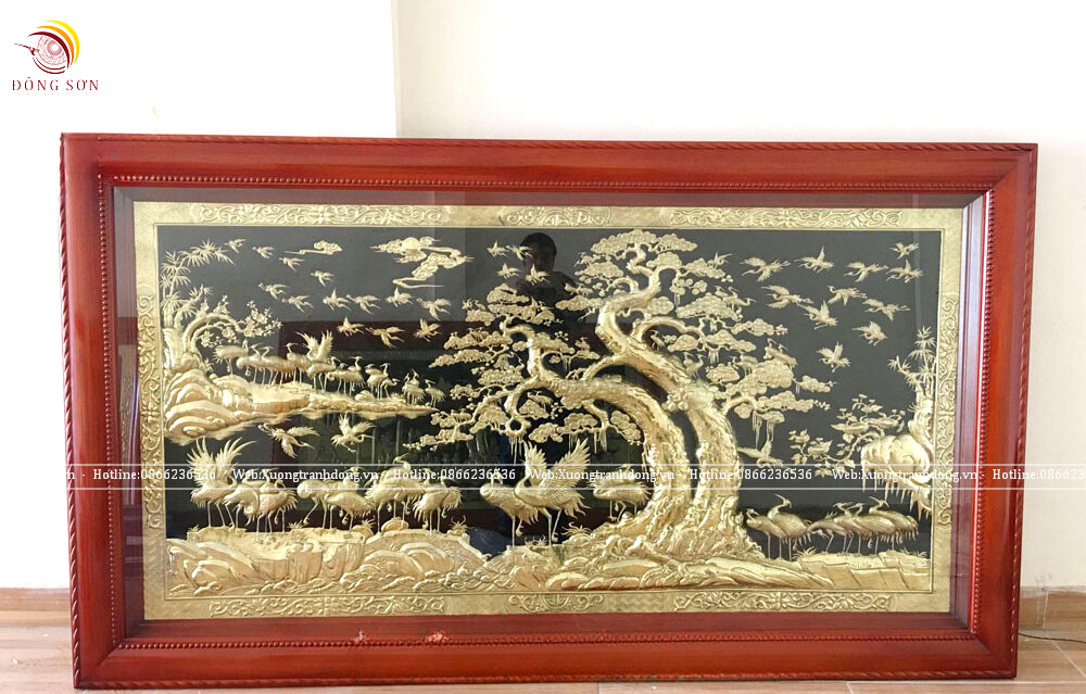 tranh tung hac dien nien bang dong kich thuoc 133x233cm nen den khung go huong