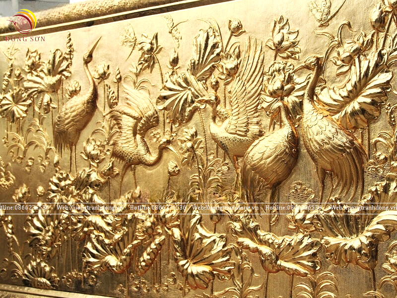 tranh sen hac bang dong vang kich thuoc 107x197cm dat vang khung dong