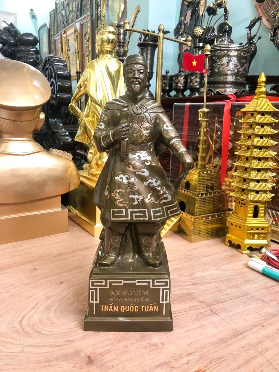 tuong tran quoc tuan dong do kham tam khi cao 38cm xuong tranh dong