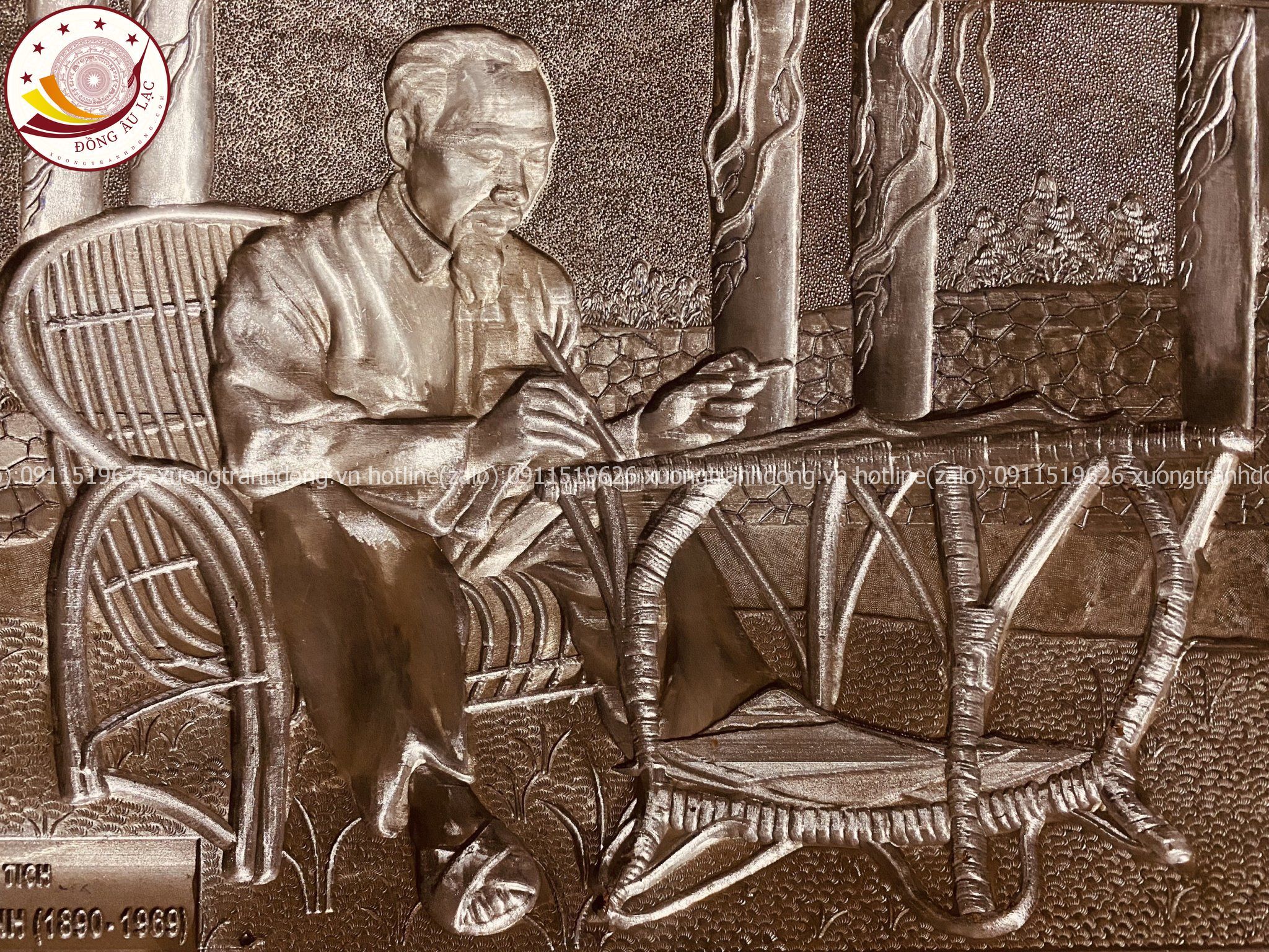 tranh qua tang danh nhan tranh bac ho ngoi ghe may dong vang kich thuoc 38x54cm mau 2 xuong tranh dong
