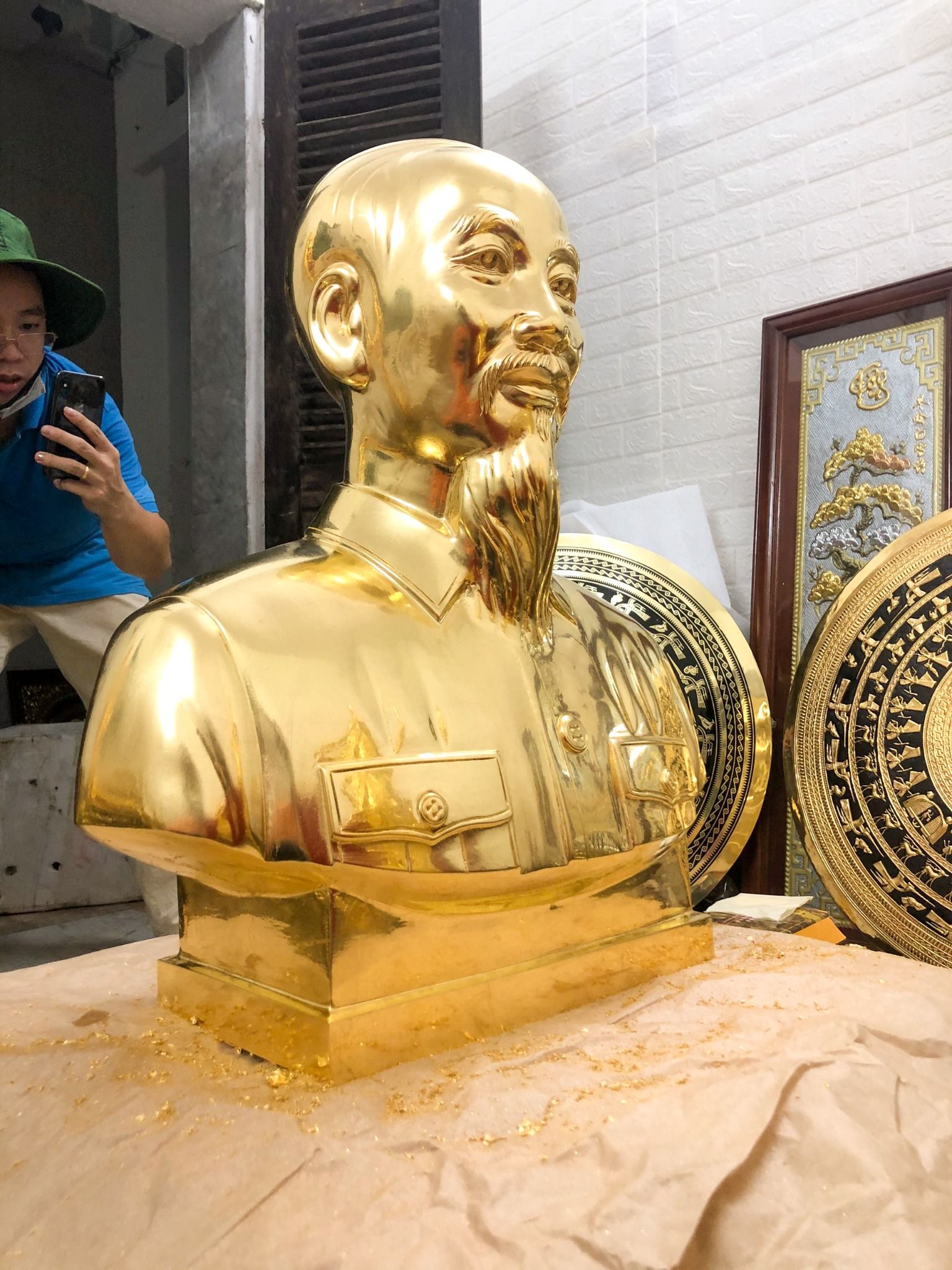 tuong bac ho ban than dong do dat vang 24k cao 60cm xuong tranh dong