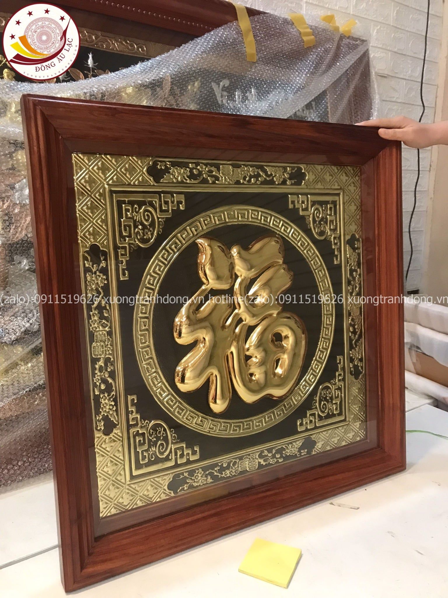 tranh qua tang chu phuc bang dong vang ma vang phan chu kich thuoc 68x68cm mau 1 xuong tranh dong