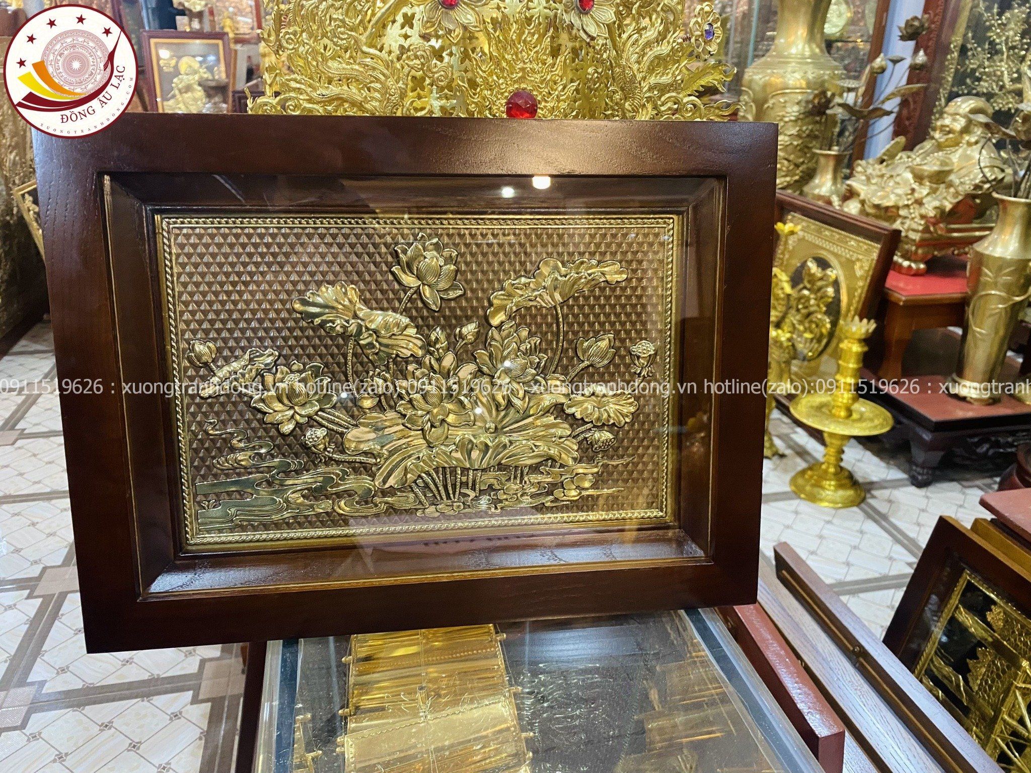 tranh qua tang hoa sen dong vang kich thuoc 38x54cm mau 1 xuong tranh dong