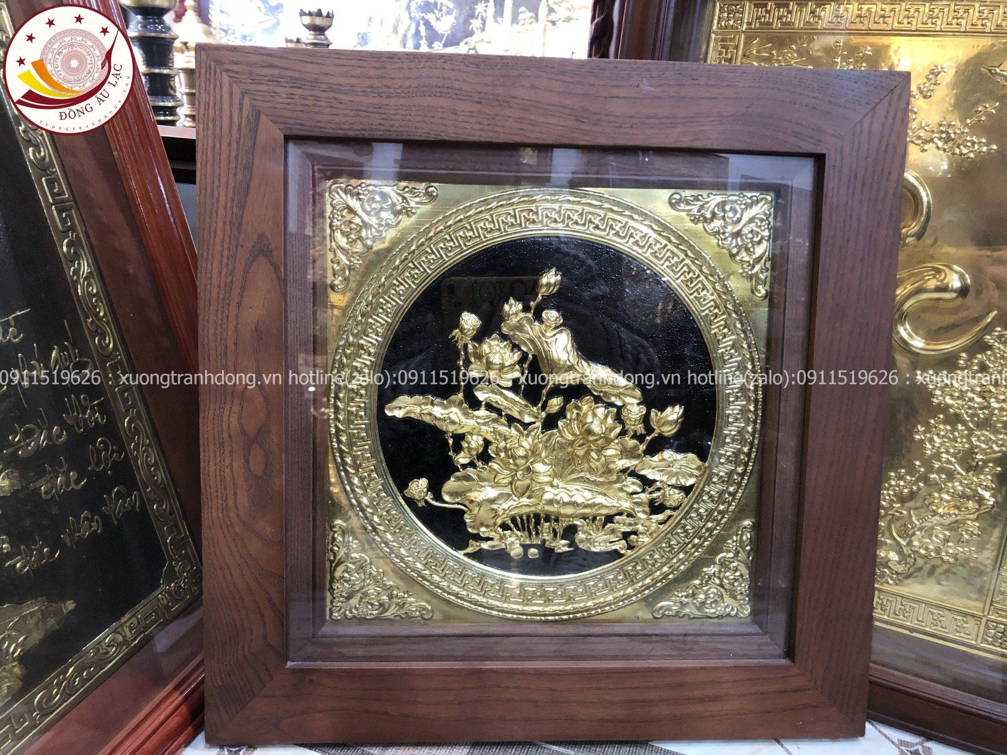 tranh qua tang hoa sen dong vang kich thuoc 38x38cm mau 4 xuong tranh dong