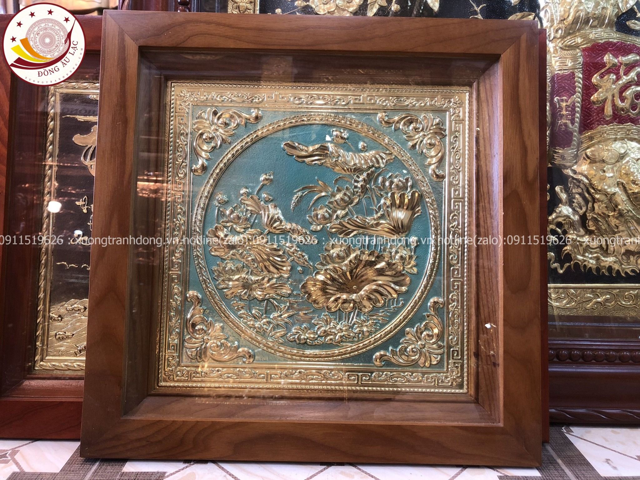 tranh qua tang hoa sen dong vang kich thuoc 38x38cm mau 7 xuong tranh dong