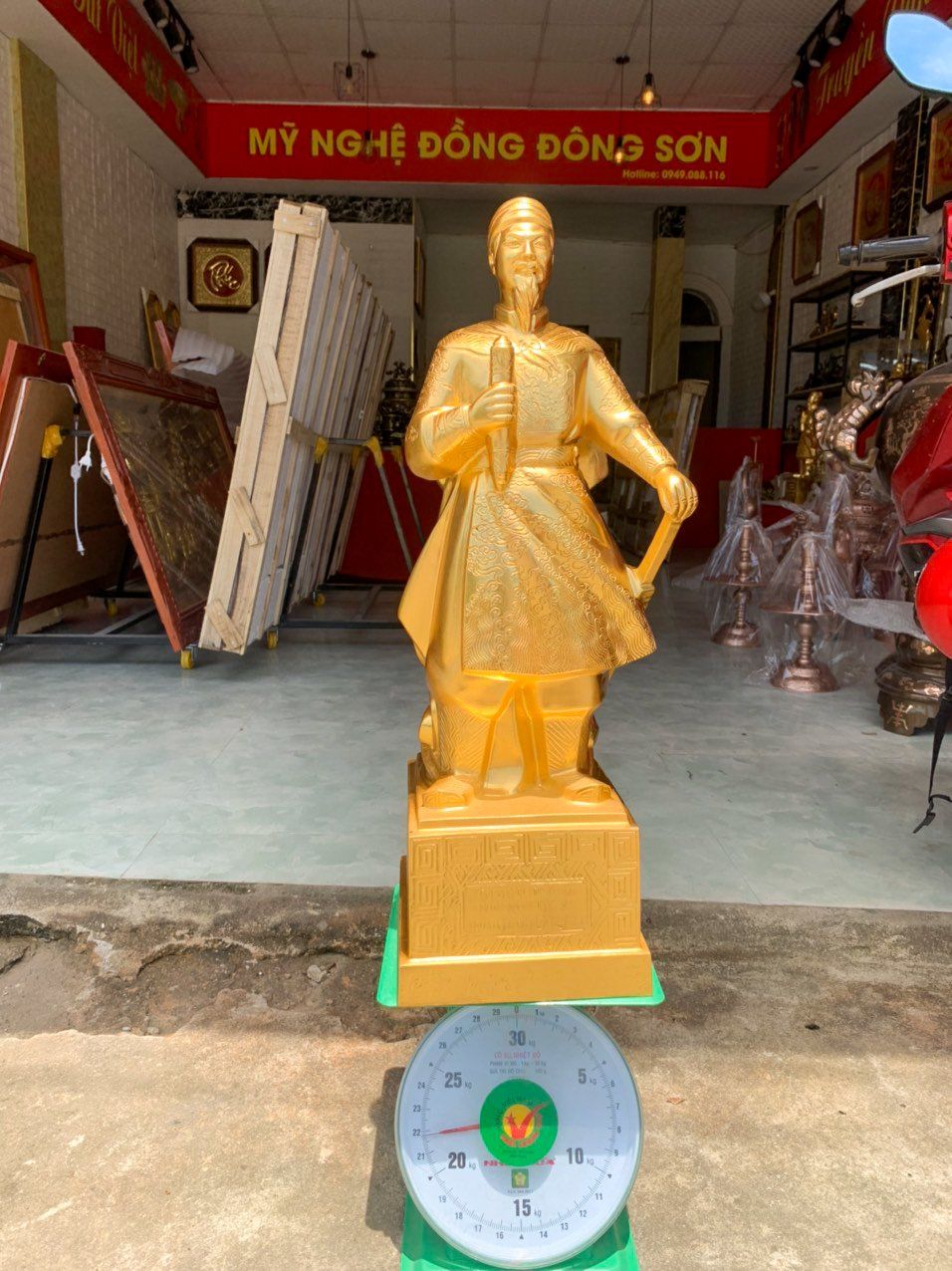 tuong tran quoc tuan dong do dat vang 24k cao 70cm xuong tranh dong