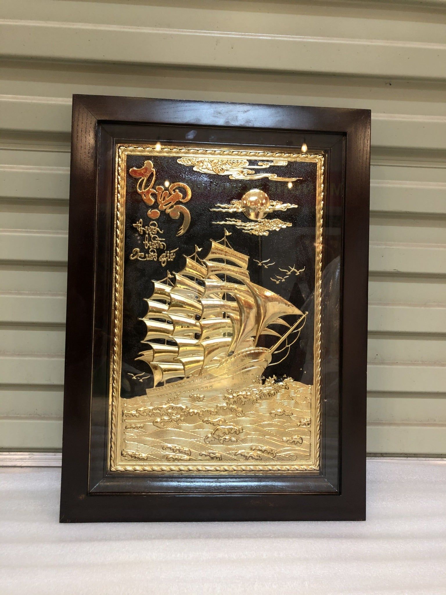 tranh thuan buom xuoi gio bang dong nen den ma vang 24k cao cap tranh qua tang dep kich thuoc 38cm x 54cm