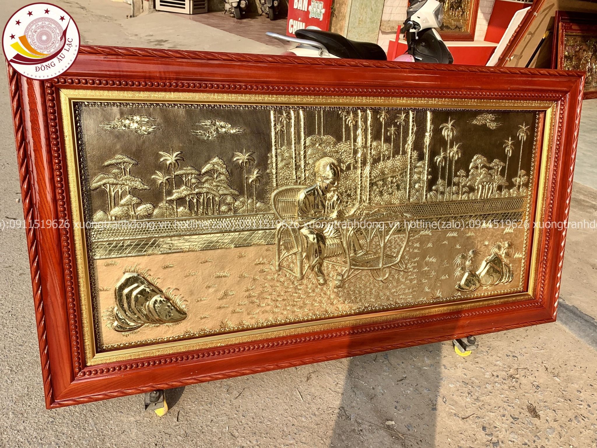 tranh qua tang danh nhan tranh bac ho ngoi ghe may dong vang kich thuoc 90x170cm xuong tranh dong