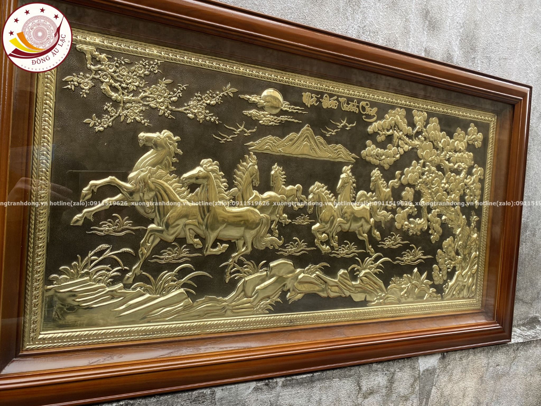 tranh qua tang ma dao thanh cong dong vang nen den kich thuoc 50x90cm mau 1 xuong tranh dong