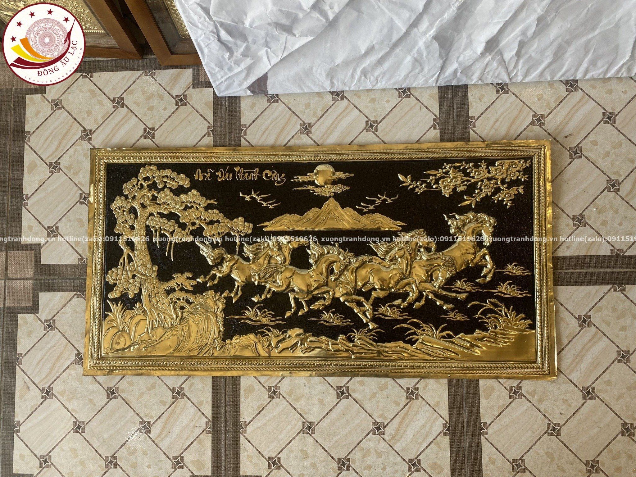 tranh qua tang ma dao thanh cong dong vang nen den kich thuoc 50x90cm mau 2 xuong tranh dong