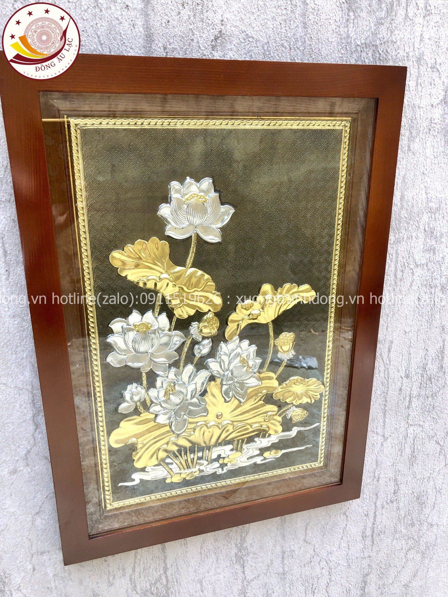tranh qua tang hoa sen dong vang dat vang cong nghiep kich thuoc 38x54cm mau 3 xuong tranh dong