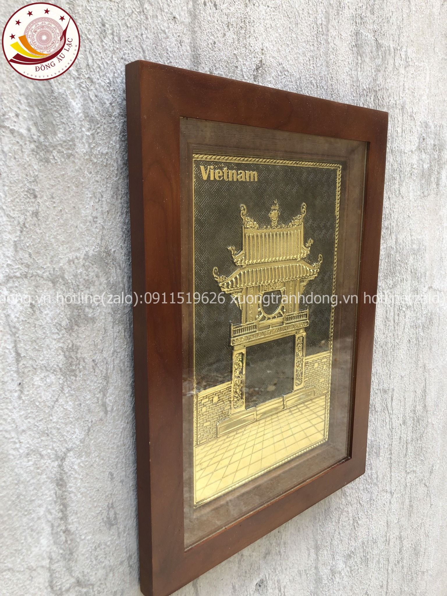tranh qua tang danh lam van mieu bang dong vang kich thuoc 28x38cm mau 2 xuong tranh dong