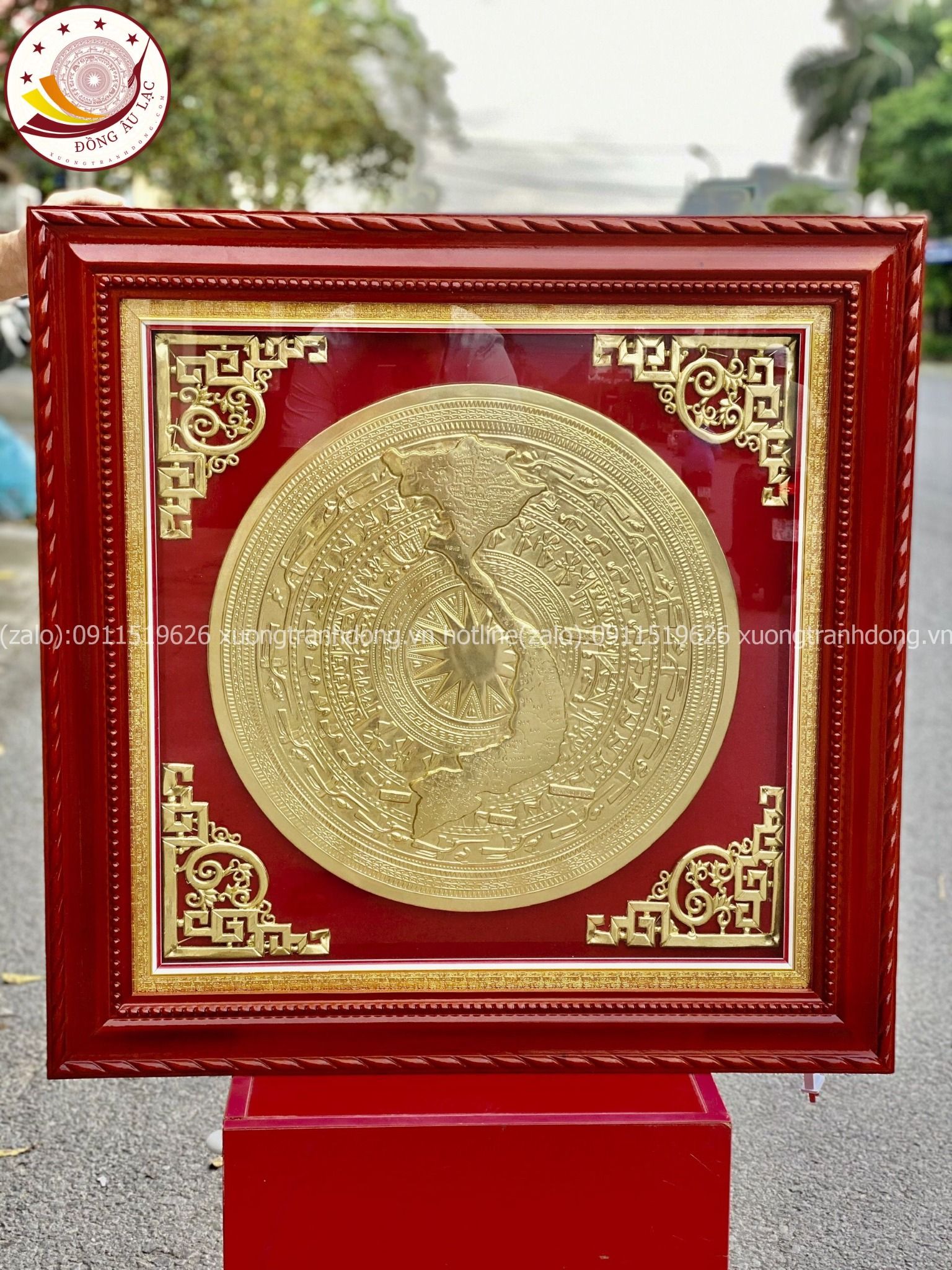 tranh qua tang tranh trong bang dong vang go dat kich thuoc 90x90cm mat trong duong kinh 60cm xuong tranh dong