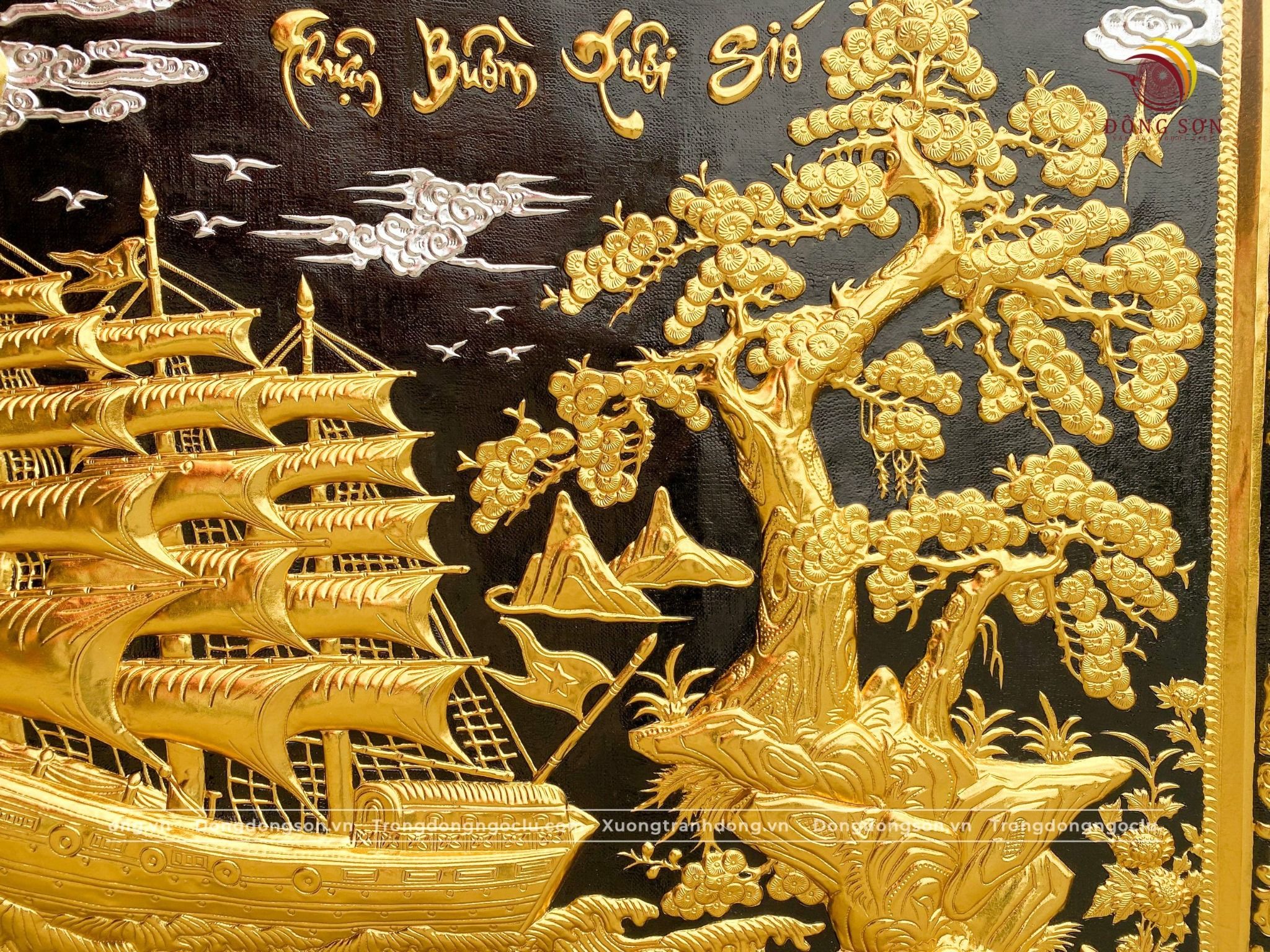 tranh thuan buom xuoi gio bang dong nen den dat vang khung dong cao cap tranh phong khach dep kich thuoc 213cm x 128cm