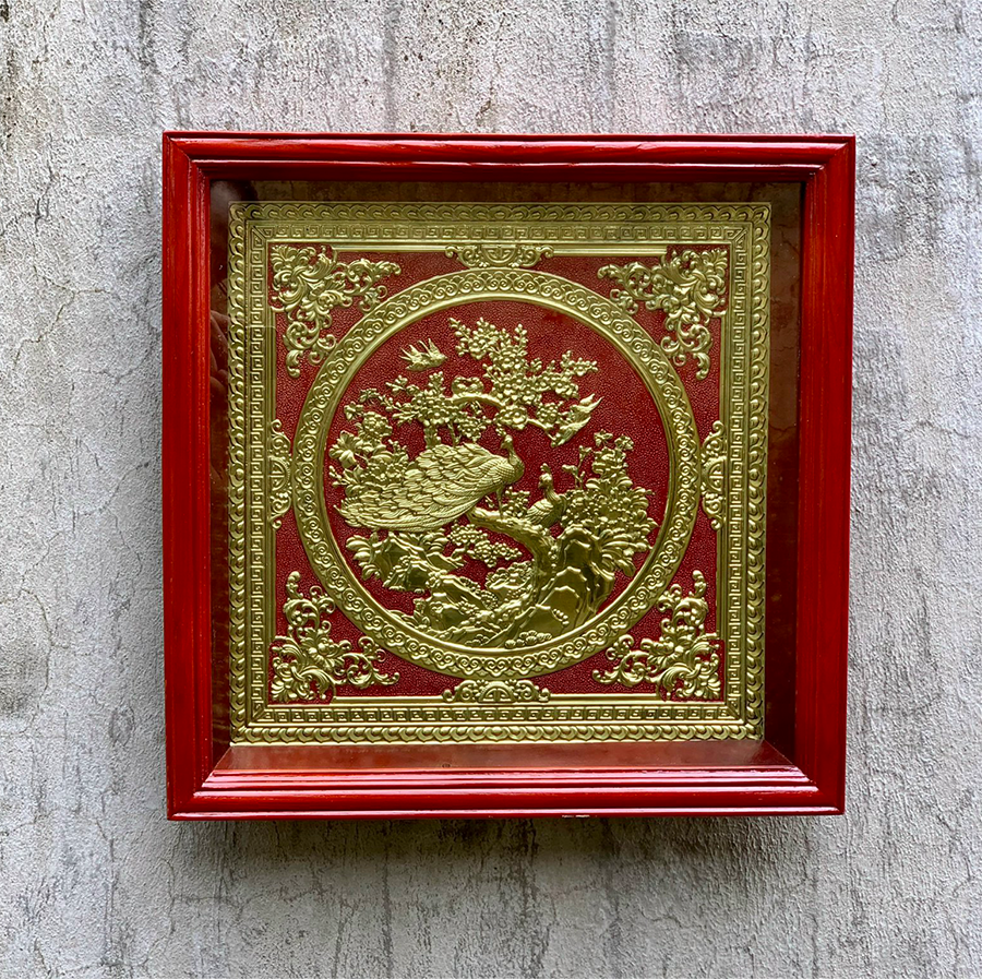 tranh phu the vien man dong vang kich thuoc 45x45cm nen do khung soi