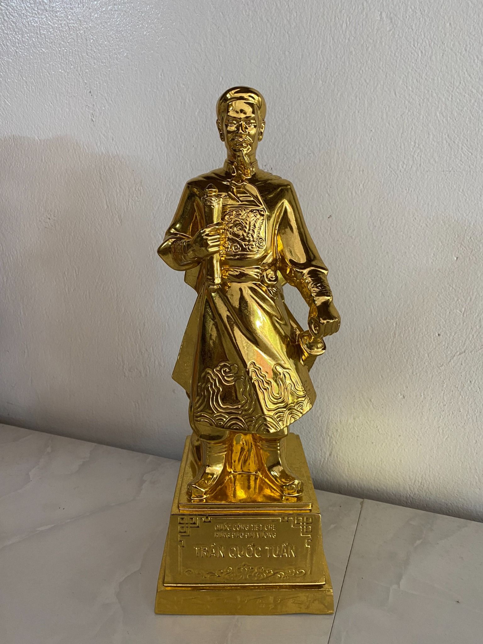 tuong tran quoc tuan dong vang dat vang cao 38cm xuong tranh dong
