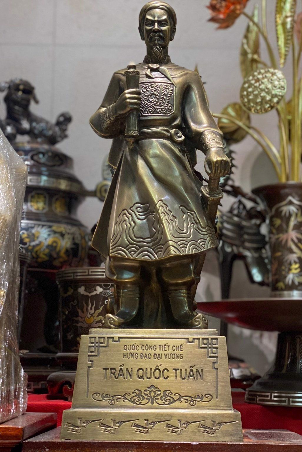 tuong tran quoc tuan dong vang gia co cao 50cm xuong tranh dong