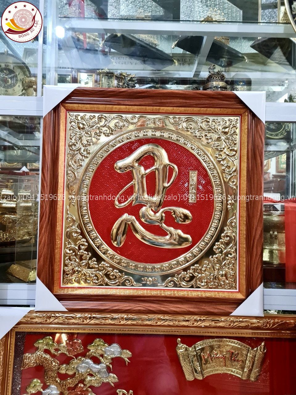 tranh qua tang chu nhan bang dong vang kich thuoc 60x60cm mau 1 xuong tranh dong