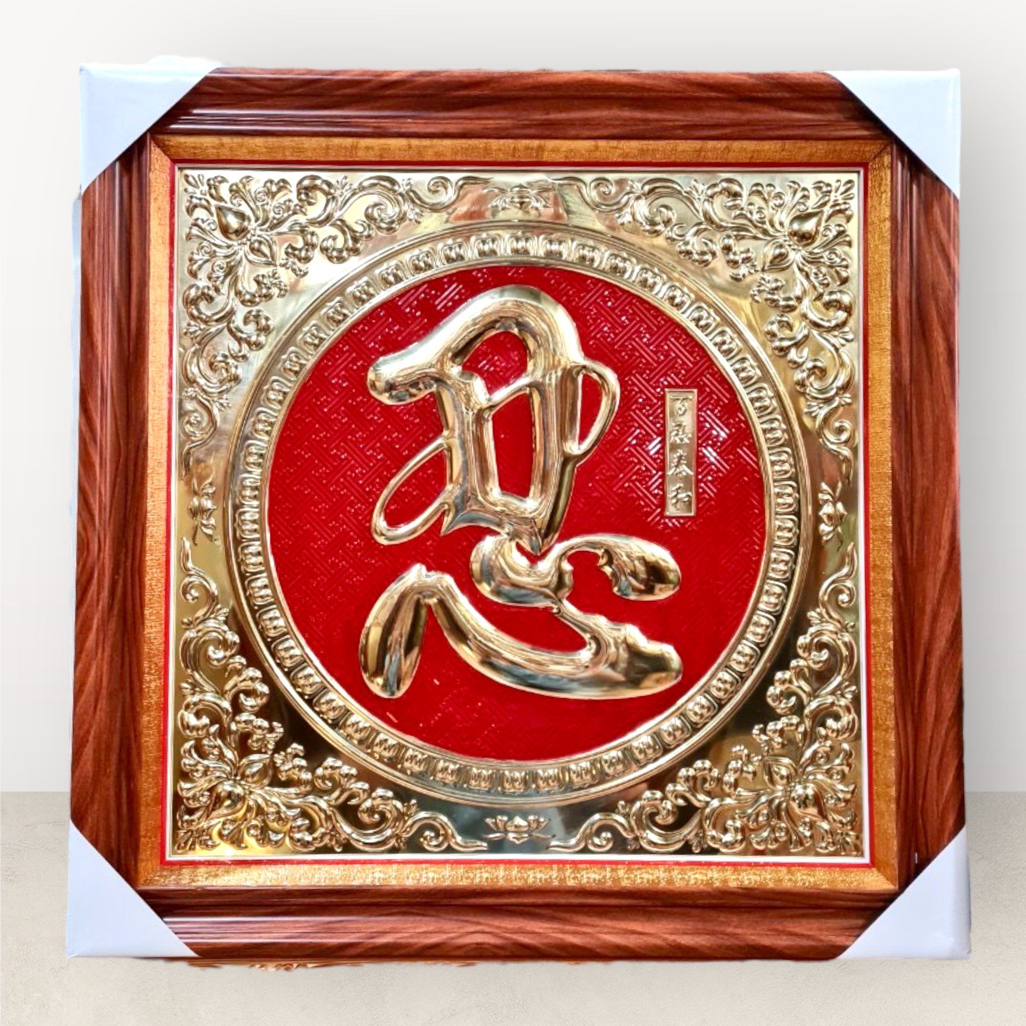 tranh qua tang chu nhan bang dong vang kich thuoc 60x60cm mau 1 xuong tranh dong