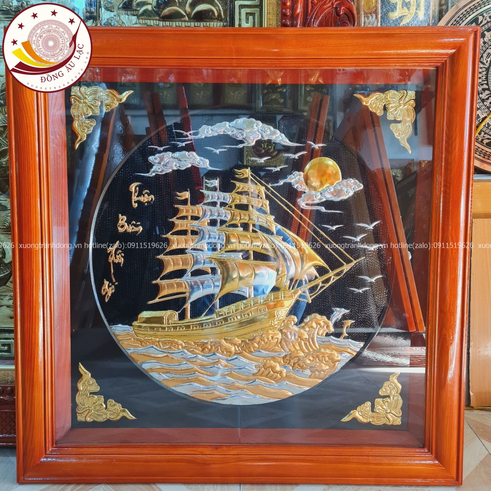 tranh qua tang thuan buom xuoi gio dong vang dat vang kich thuoc 80x80cm mau 2 xuong tranh dong