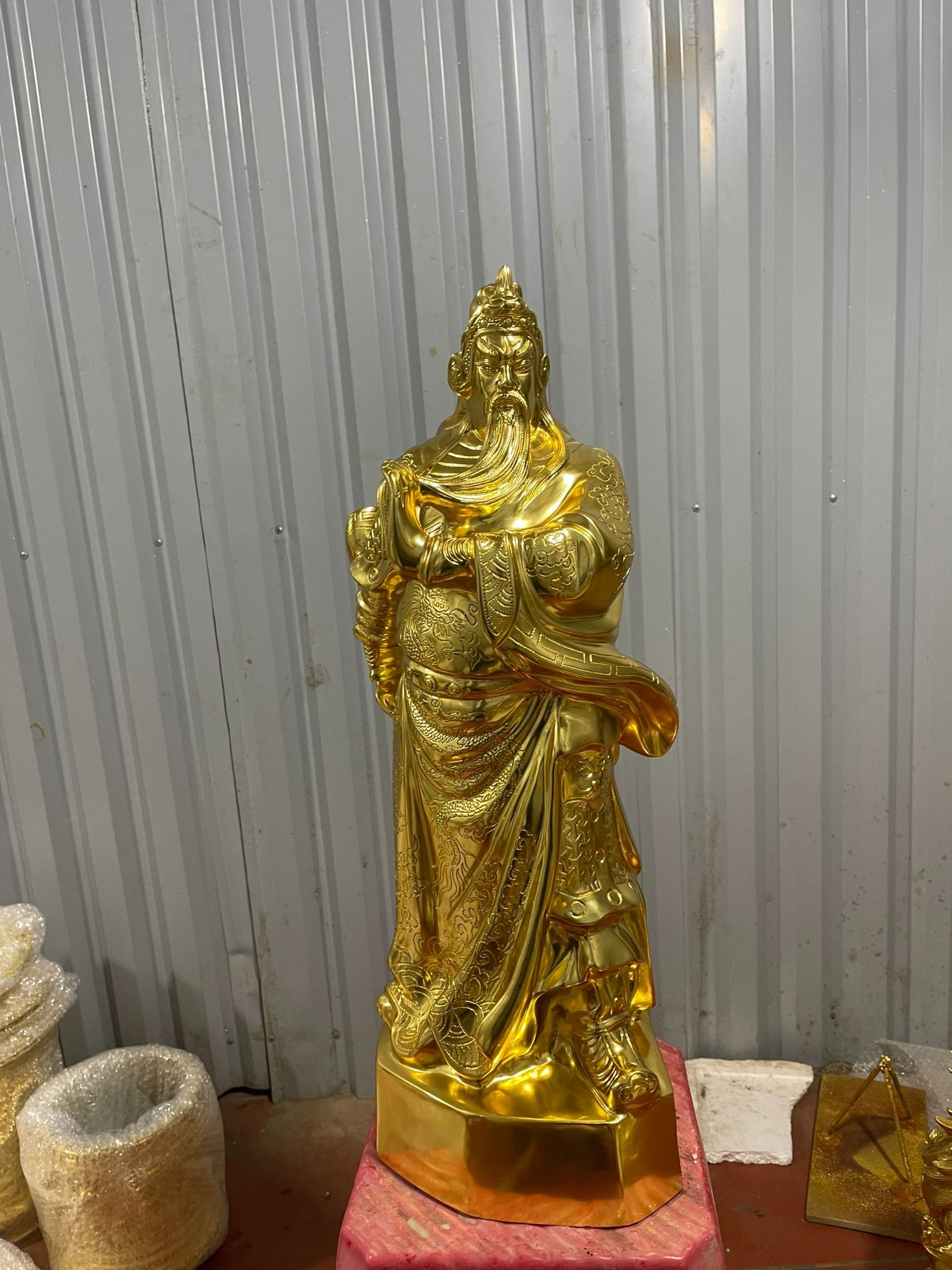 tuong quan cong tran ai dong do dat vang cao 70cm xuong tranh dong