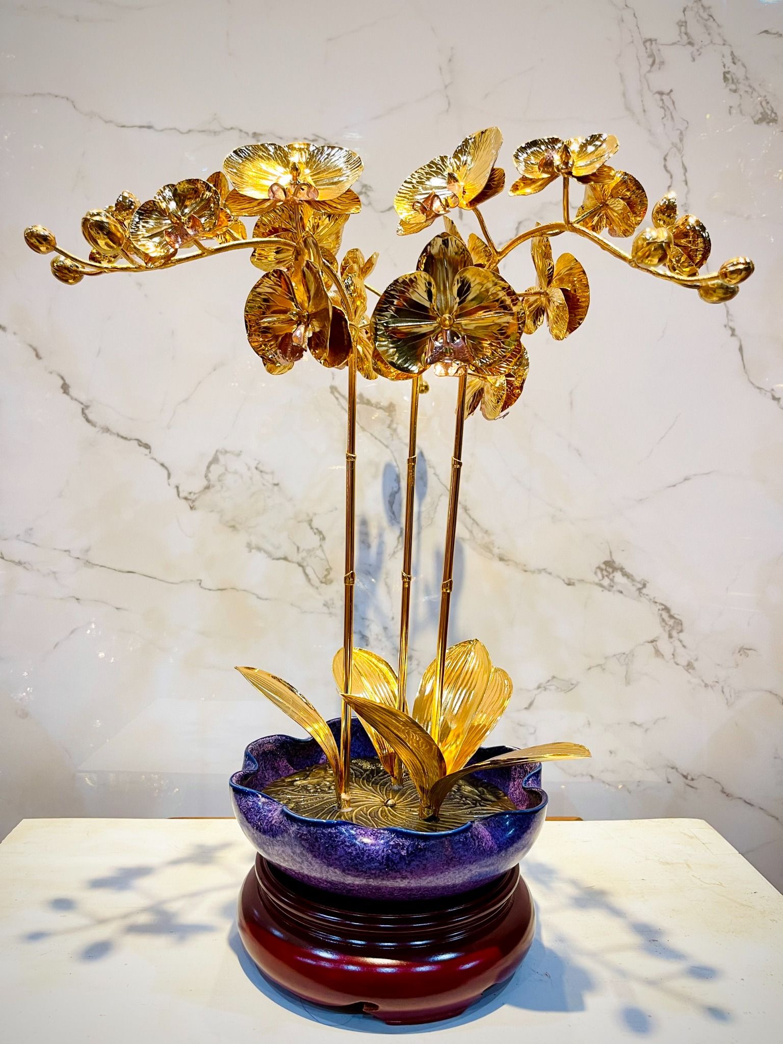 hoa lan 3 than dong vang ma vang 24k cao 42cm mau 2 xuong tranh dong