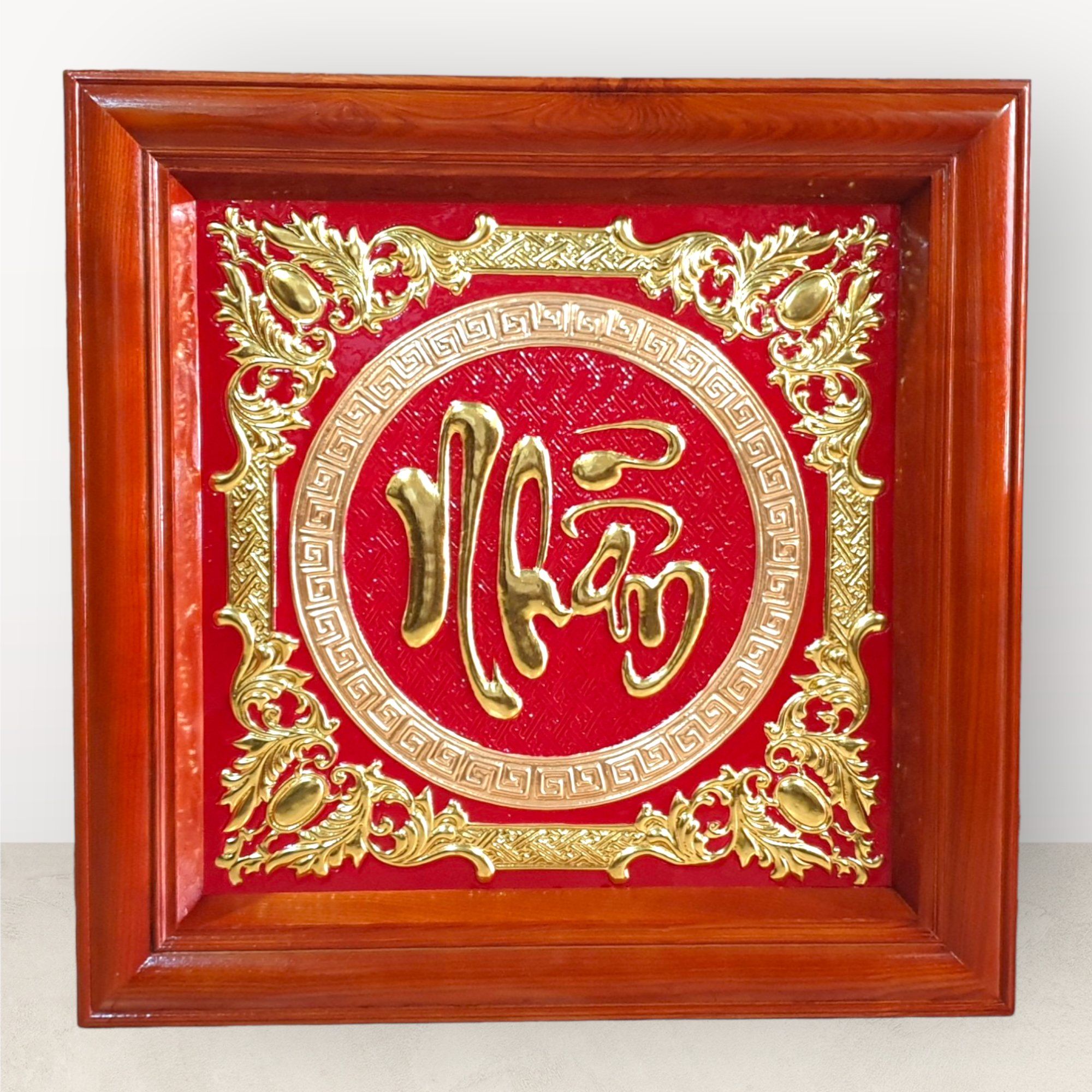 tranh qua tang chu nhan bang dong vang dat vang kich thuoc 70x70cm xuong tranh dong