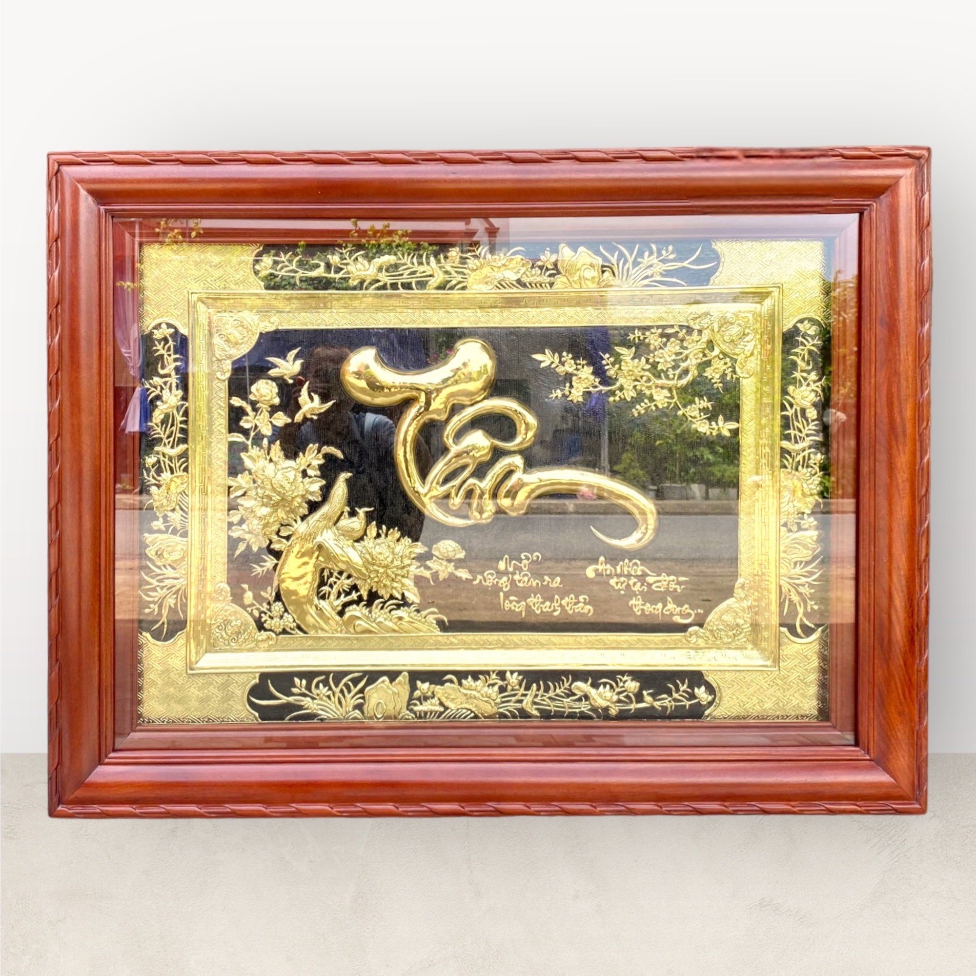 tranh qua tang chu tam bang dong vang kich thuoc 81x107cm xuong tranh dong
