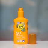  Kem chống nắng Sundance dạng xịt với chỉ số chống nắng SPF 50 chai 200ml 