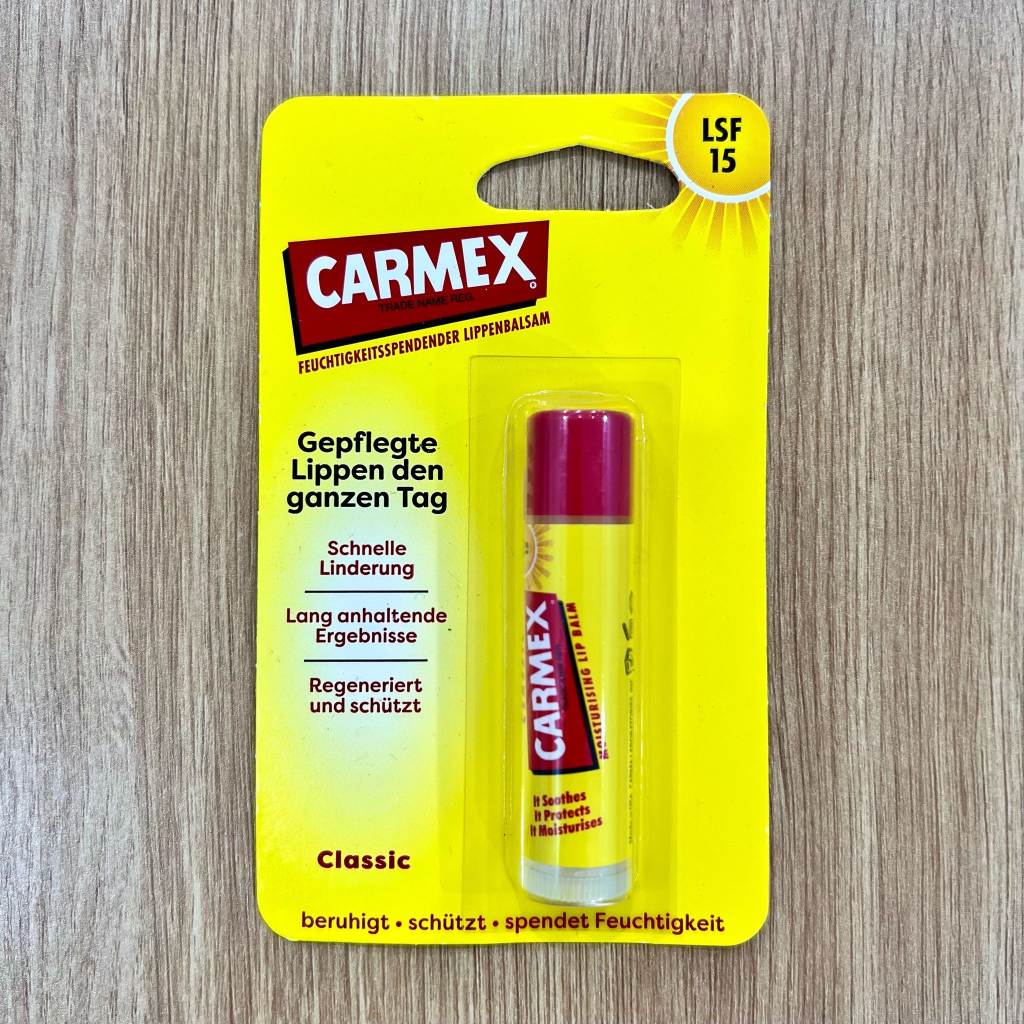  Son dưỡng môi Carmex thỏi 