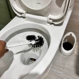  Chổi Cọ Vệ Sinh Profissimo Màu Trắng – Kèm Kệ Đựng Sang Trọng 