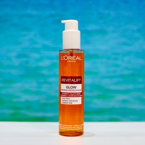  Sữa rửa mặt Loreal Revitalift Glow, chai 150ml 