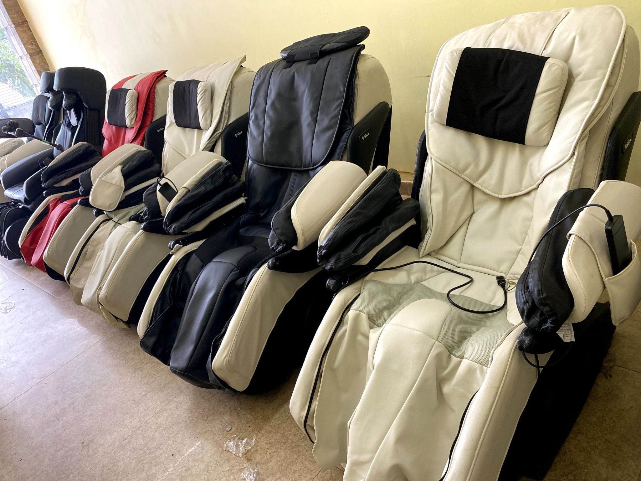 GHẾ MASSAGE FAMILY INADA FMC WG2200 Date 2018 Made in Japan used 95%