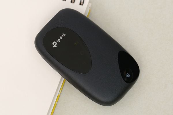 Thiết bị phát Wifi 4G cầm tay 300Mbps N 4G LTE Router TP-LINK M7000
