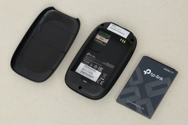 Thiết bị phát Wifi 4G cầm tay 300Mbps N 4G LTE Router TP-LINK M7000