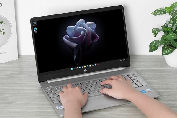 Laptop HP 15s fq2662TU (6K795PA) Core i3 1115G4/ RAM 8GB/ SSD 256GB/15.6