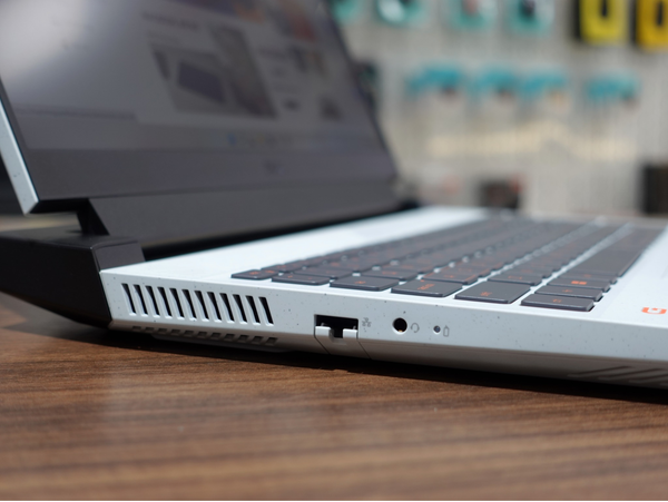 Laptop Dell Gaming G15 5525 (Phantom Grey) AMD Ryzen 5-6600H RAM 16GB RAM/ SSD 512GB/ NVIDIA Geforce RTX 3050 4GB/ 15.6” FHD 120GHZ/ Win 11 Home/ Bạc Trắng