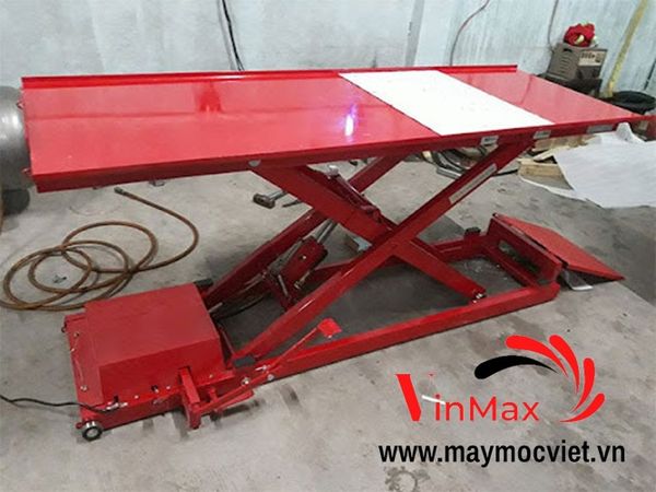 Bàn nâng xe máy điện và cơ dương nền Sumo SMN150