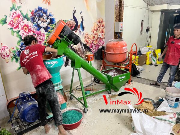 Băng tải trục vít cho hệ thống đùn ép cám viên Vinmax BTM300