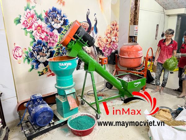 Băng tải trục vít cho hệ thống đùn ép cám viên Vinmax BTM300
