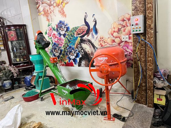 Băng tải trục vít cho hệ thống đùn ép cám viên Vinmax BTM300