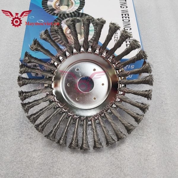 Búi sắt cắt cỏ tận gốc