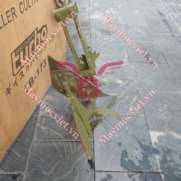 Lưỡi cày lật máy xới đất