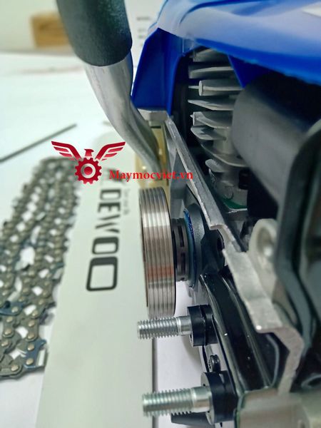 Máy cưa xích DEWOO DW-5200R  có trợ lực