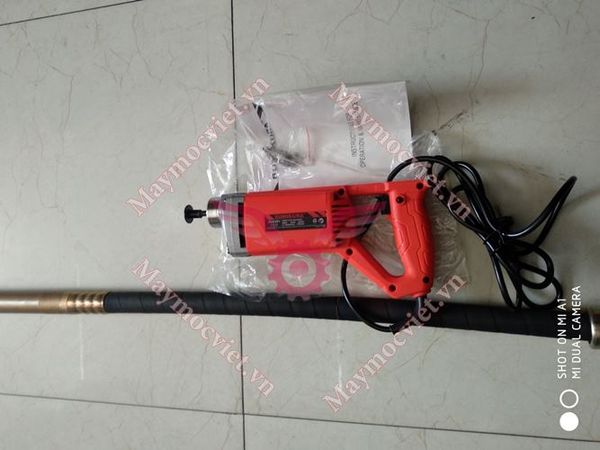 Máy đầm dùi bê tông cầm tay 800W